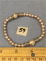 Choice on 2 (59-60): freshwater pearl bracelet