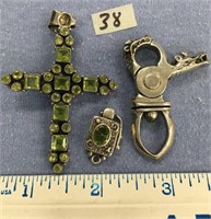 Misc. jewelry pieces        (k 15)