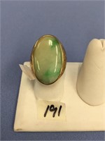 Very beautiful jade and 14kt gold ring, weighs 14.