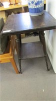 Old American Oak Side/End Table