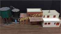 Lot of three made structures HO scale including