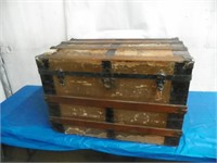 Old trunk c/w the tray