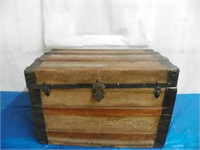 Old trunk c/w tray