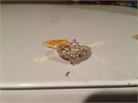 LADIES' 10K GOLD DIAMOND CLUSTER RING