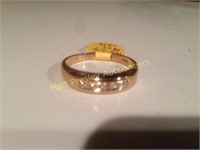 MEN'S 10K GOLD RING WITH 1/8 TCW OF DIAMONDS