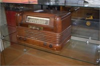 Vintage 1941 Philco Model 42.350 Tube Radio