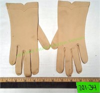 Vintage Pair of Woman's Cloth Gloves