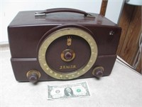 Vintage Zenith K725 Bakelite Tube Radio - Powers