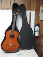 Yamaha C-40 Acoustic Guitar in Case