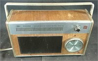 Vintage SHARP  AC DC/AM radio, turns on