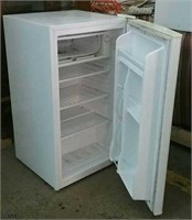 Working Mini fridge 19x19x32H