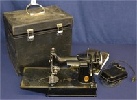 Singer Featherweight 221 Portable Sewing Machine