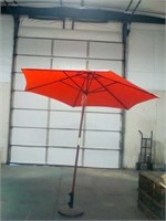 Oversized outdoor umbrella with pulley