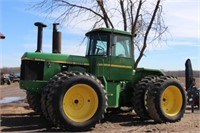 JD 8440 4WD TRACTOR W/ DUALS -