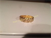 MEN'S 18K GOLD RING WITH .04 CARATS OF