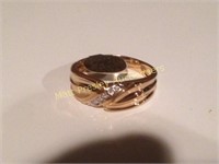 MEN'S 14K GOLD RING WITH .10 CARATS OF