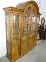 Traditional Arch Top China Cabinet