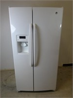 GE 25.9 cu. ft. Side by Side Refrigerator works