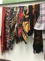 Lot of 10 ladies scarves, large variety          (
