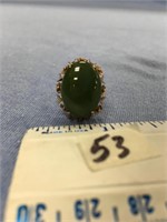 A beautiful jade ring            (k 15)