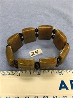 Choice on 2 (24-25): beautiful jade bracelet