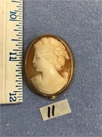 Approx. 1.5" cameo made from a shell        (k 15)