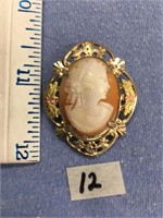 Approx. 1.5" cameo made from a shell        (k 15)