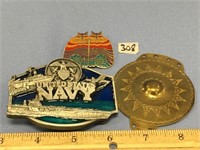 US Navy belt buckle and pin   (k 15)
