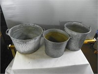 Small galvanized  tub & 2 galvanized pails