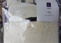 4 pcs comforter  set Ivory  lush decor