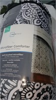 Twin size microfiber soft comforter