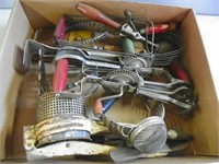 Qty of kitchen utensils