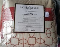 Brand new 11 piece comforter