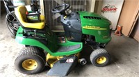 John Deere L100 Riding Lawn Mower,