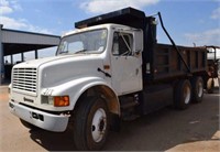 2002 INTERNATIONAL 4900  6X4 DUMP TRUCK