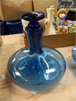 BEAUTIFUL BLUE BLOWN GLASS LOT-LIDDED DECANTER