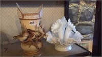 2 Decorative vases