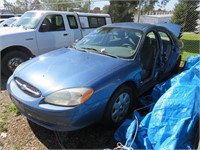 Wrecked 2002 Ford Taurus