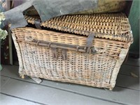 VICTORIABN WHICKER LOCKABLE BASKET