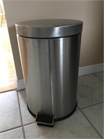 MID SIZED STAINLESS STEEL GARBAGE CAN