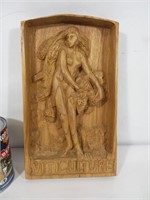 Haut relief en bois sculpté main, signé