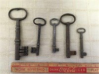 LARGE SKELETON KEYS- WOW