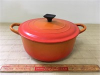 LE CREUSET ROUND FRENCH OVEN- LARGE