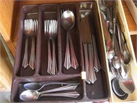 Kitchen Flatware w/Divided Tray