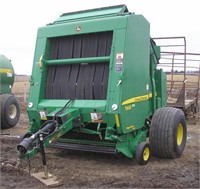 John Deere 568 Round Baler