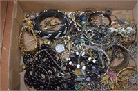 ESTATE JEWELRY ! BRACLETS, NECKLACES,EARRINGS! B-4