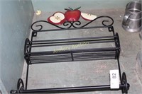 APPLE DECORATED WIRE SHELF WITH HANGER