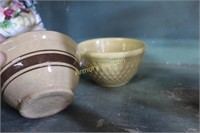 2 VINTAGE POTTERY MIXING BOWLS