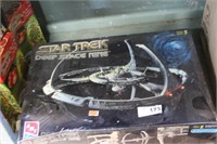 AMT STAR TREK DEEP SPACE NINE MODEL - NEW IN BOX