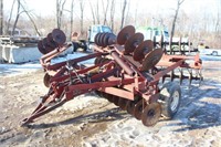 IH 470 18FT Disc, Hydraulic Lift, 11L-15SL tires